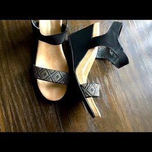 A Classic Wedge Sandal 🔥🔥🔥